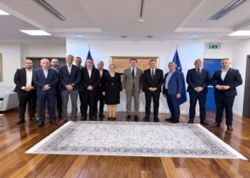 Kryeministri Kurti pret përfaqësuesit politikë të shqiptarëve të Luginës