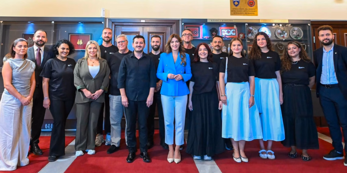Haxhiu mirëpret anëtarët e korit “Siparantum”: Ata u paraqitën me vepra që bartin muzikën, kulturën dhe historinë tonë