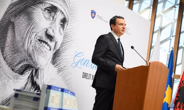 Kurti në përvjetorin e vdekjes së Shën Nënës Tereza: Ajo u shndërrua në urë jo në mur