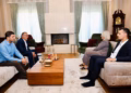 Hamza pas vizitës te familjet Thaçi, Veseli e Krasniqi: Nuk janë vetëm dhe nuk do të jenë kurrë
