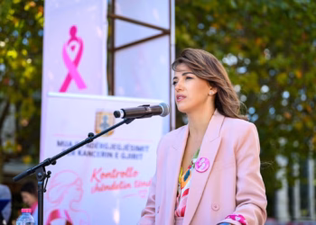 Albulena Haxhiu apelon gratë për kontrolle të rregullta për kancerin e gjirit