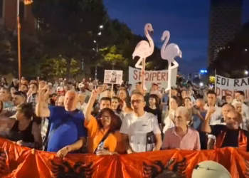 Dita e 95-të e protestës në Tiranë, thirrje për rrethimin e Kryeministrisë më 7 shtator