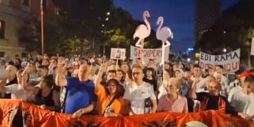 Dita e 95-të e protestës në Tiranë, thirrje për rrethimin e Kryeministrisë më 7 shtator