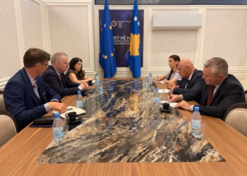 Gjini takon Schubel: Kosova duhet të avancojë drejt BE-së