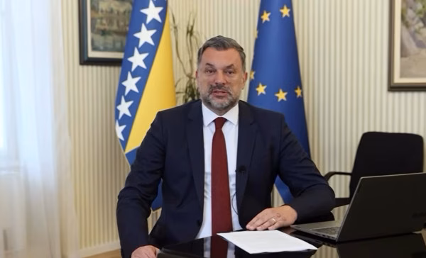 Ministri boshnjak paralajmëron Perëndimin pas nderimeve për Mladiqin në Serbi: Veproni para se të jetë vonë