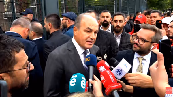 Hoxhaj: Ne presim sot që të shpallen të pafajshëm