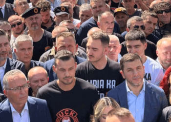 ​Klestor Veseli në protestën gjithëpopullore: Nuk e kemi humbur besimin te bota perëndimore