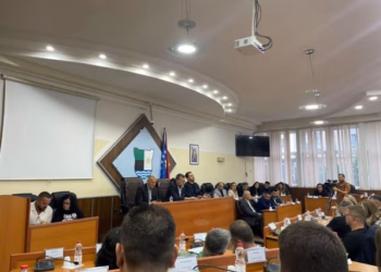 Kuvendi i Mitrovicës së Jugut miraton deklaratën “Jo në emrin tim”