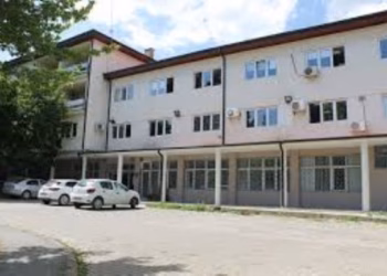 Një muaj paraburgim të dyshuarit për plagosje të dy personave në Mitrovicë