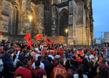 Edhe në Këln protestë “ Jo në emrin tim”, mërgimtarët kundër aktgjykimit në Hagë