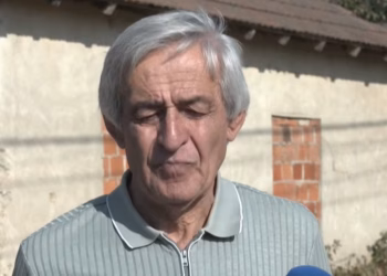 Vëllai i Jakup Krasniqit i emocionuar pak para aktgjykimit: Presim një lajm të mirë, besimi në pafajësinë e tyre vazhdon