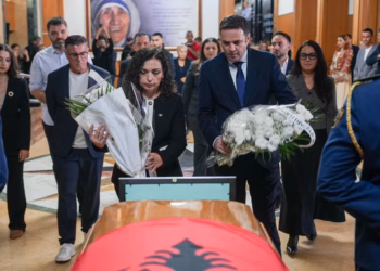 LDK-ja nderon Flora Brovinën, Abdixhiku dhe Osmani bëjnë homazhe