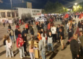 Nata e gjashtë e protestës kundër dënimit të katërshes së UÇK-së, nis grumbullimi i qytetarëve në sheshin “Skënderbeu”