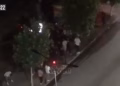 Akuzohet për vrasje, nuk merr pjesë në seancë pasi ndodhet jashtë vendit