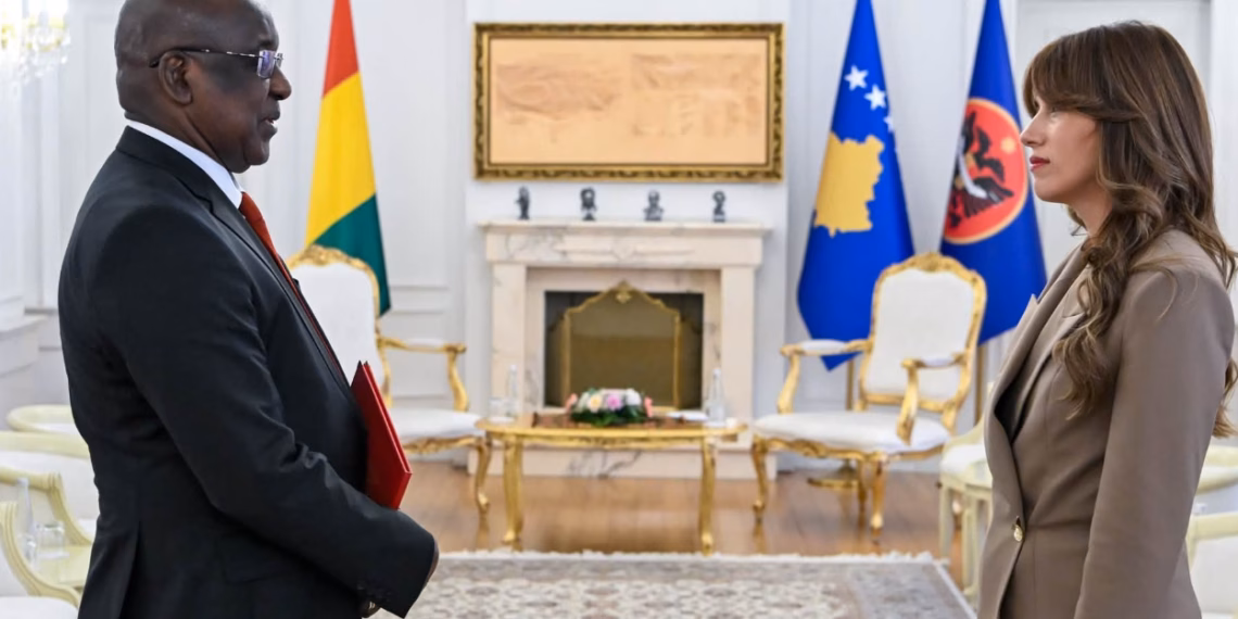 Haxhiu pranon letrat kredenciale të ambasadorit të Guinesë, diskutojnë zgjerimin e bashkëpunimit