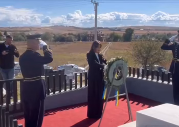 Haxhiu, Sveçla e Hoxha bëjnë homazhe te varri i Afrim Bunjakut