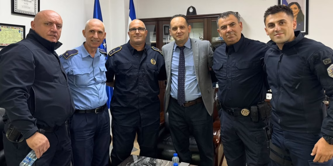 Drejtori i Policisë në Ferizaj ndan mirënjohje për Njësinë e Reagimit të Shpejtë