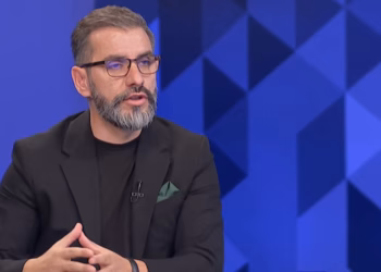 Hajra: LDK-ja nuk është parti që deputetët “e dorëzojnë logjikën te dera”