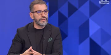 Hajra: LDK-ja nuk është parti që deputetët “e dorëzojnë logjikën te dera”