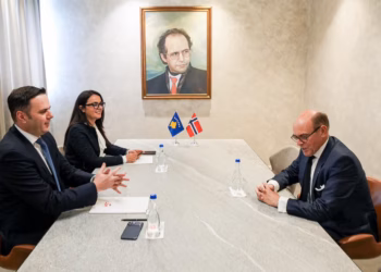 Abdixhiku takon ambasadorin norvegjez, diskutojnë zhvillimet politike në Kosovë