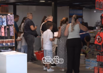Fluks i madh i prindërve në librari me fillimin e vitit të ri shkollor