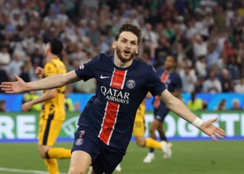 PSG synon ta “blindojë” Kvaratskhelian para ceremonisë së Topit të Artë