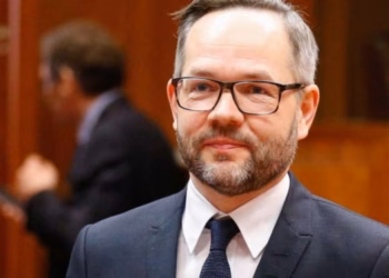 Roth kritikon Serbinë për nderimet shtetërore ndaj Ratko Mlladiqit
