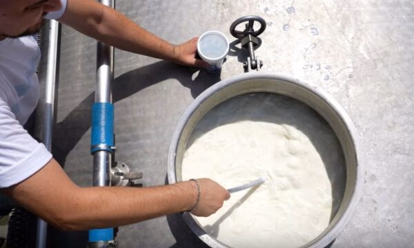 Fermerët shohin kthesë në tregun e qumështit