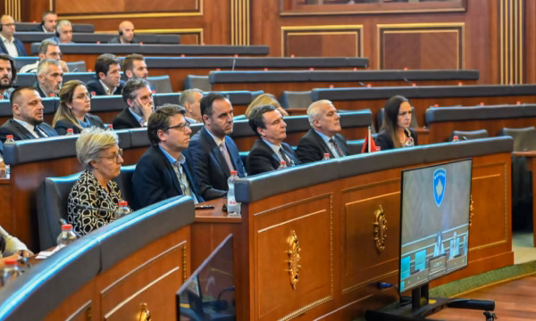 Vetëvendosje konfirmon se nesër do ta votojnë Vlora Çitakun e Kujtim Shalën për nënkryetarë të Kuvendit