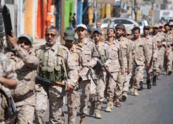 Huthët marrin qytetin strategjik Al-Makha, i afrohen ngushticës Bab al-Mandeb