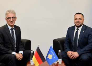 Maqedonci pret ambasadorin gjerman, në fokus siguria dhe bashkëpunimi në mbrojtje