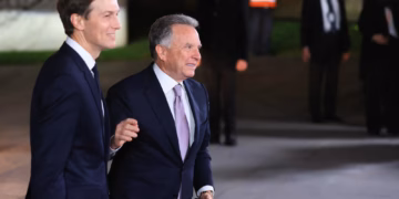 Pas takimit me Putinin, të dërguarit e Trumpit drejt Kievit
