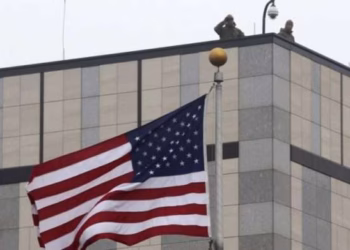 Ambasada amerikane njofton stafin për protestën: Shmangni Sheshin Skënderbej dhe zonat përreth