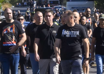 Djali i Vuçiqit merr pjesë në varrimin e Ratko Mlladiqit