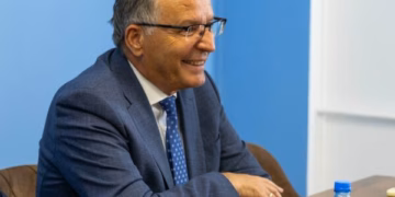 Hamza takohet me ambasadorin e BE-së, diskutojnë integrimin dhe reformat