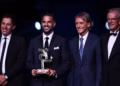 Cesc Fabregas fiton çmimin “Trajneri i Vitit” në Serie A