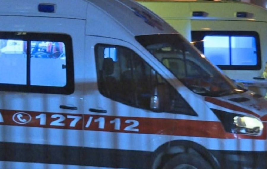 U plagos me thikë në Tiranë, ndërron jetë në spital 49-vjeçari