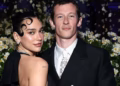 Dua Lipa tërheq vëmendjen me fustanin transparent dhe ndan momente romantike me Callum Turner