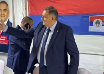 Mediumi boshnjak: Regjimi i Dodikut po sjell me autobusë votues nga Austria në prag të zgjedhjeve në BeH