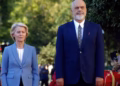 Presidentja e Komisionit Europian mbërrin në Tiranë, Von der Leyen pritet nga Edi Rama në Kryeministri