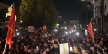 Me një minutë heshtje për “drejtësinë e dështuar” mbyllet protesta e 12-të më radhë në Prishtinë