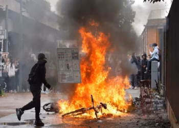 Përshkallëzohen protestat në shkollat franceze, 625 të arrestuar dhe 83 policë të plagosur