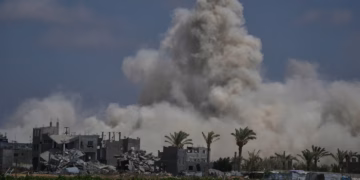 Dy persona të vrarë nga sulmet izraelite në Gaza, pavarësisht një armëpushimi në fuqi