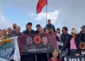 ​Valon flamuri i UÇK-së, Haradinaj ngjitet në majën e Rupës