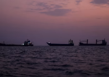 Irani paralajmëron kompanitë amerikane të naftës në rast se goditen asetet e tij energjetike