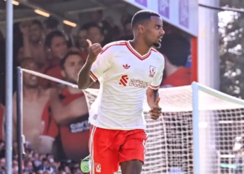 Liverpooli mposht Bournemouthin, vendos goli i Isak