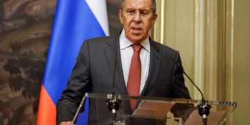 Ministri i Jashtëm rus thotë se Perëndimi po përgatitet për luftë me Rusinë
