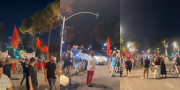 Dita e 102-të e protestës në Shqipëri: Qytetarët mblidhen para Kryeministrisë, disa protestues bllokojnë qarkullimin