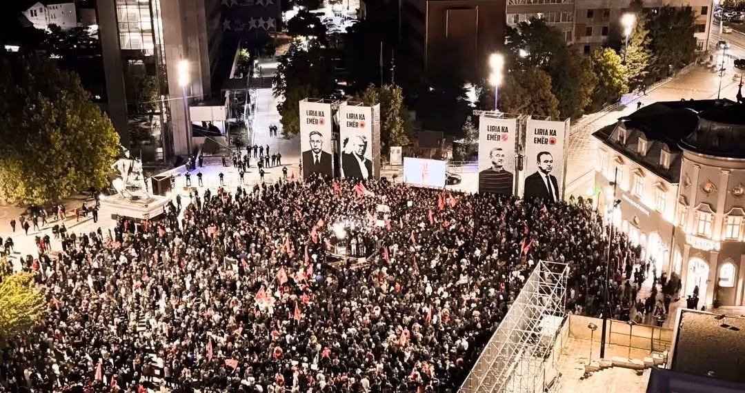 “Jo në emrin tim” sonte për të tetën natë në Prishtinë, performon Ylli Limani
