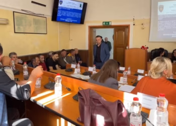 Banorët kundërshtojnë dhënien në shfrytëzim të 99 hektarëve në Kçiq, Peci mbron procedurën